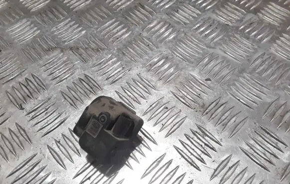 Fuel tank cap lock