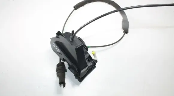 Nissan Juke I F15 Front door lock
