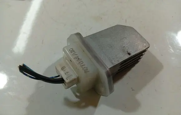 Nissan Almera Tino Heater blower motor/fan resistor 70T034A20
