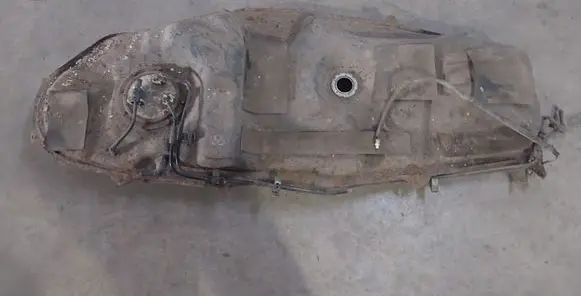 Toyota RAV 4 (XA30) Fuel tank 