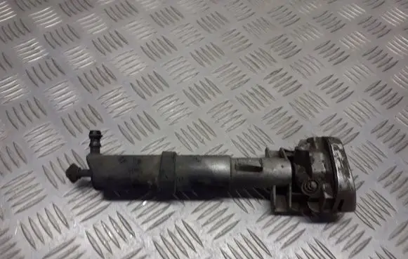 Mercedes-Benz E W210 Windshield washer spray nozzle 2108261077