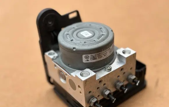 Audi Q3 F3 ABS Pump 5Q0614517DN