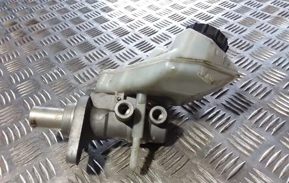 Master brake cylinder