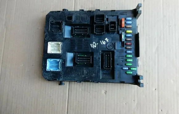 Citroen C4 I Fuse module 9660105680 21676031 40167