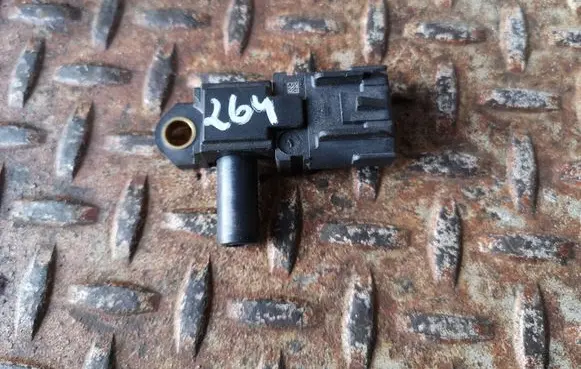 Ford Focus Exhaust gas pressure sensor BK2A9G824AA