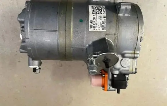 Audi A4 S4 B5 8D Air conditioning (A/C) compressor (pump) 4G0816797A
