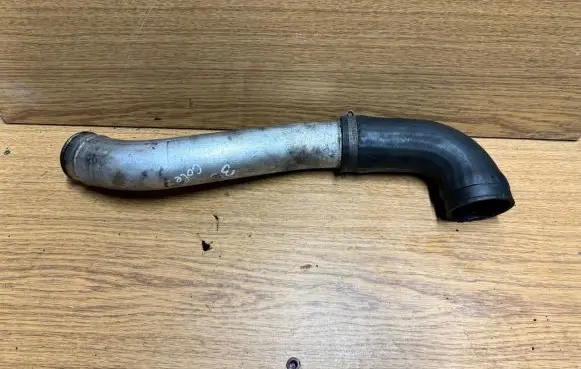 BMW 5 E39 Intercooler hose/pipe 2247967