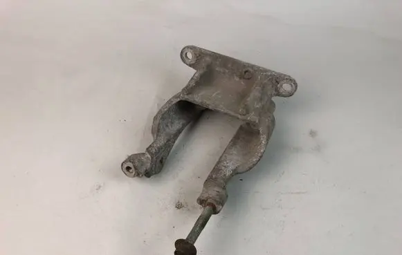 Subaru Outback Engine mounting bracket