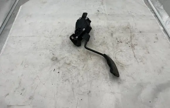 Subaru Forester SH Accelerator throttle pedal 36010AG110 09L11B00127