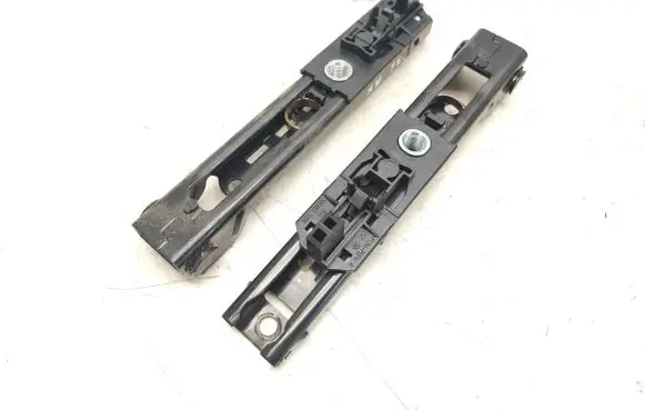 Volkswagen Golf Plus Seat belt adjustment rail 1T0857819B