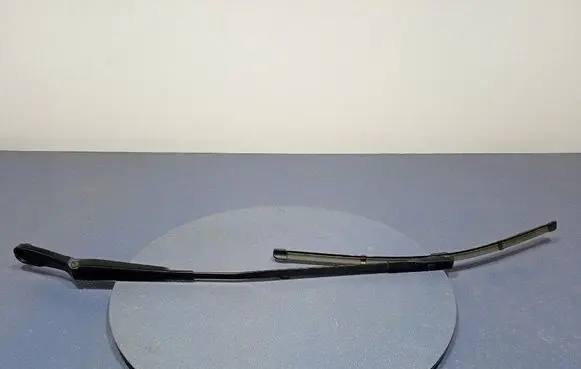 Front wiper blade arm