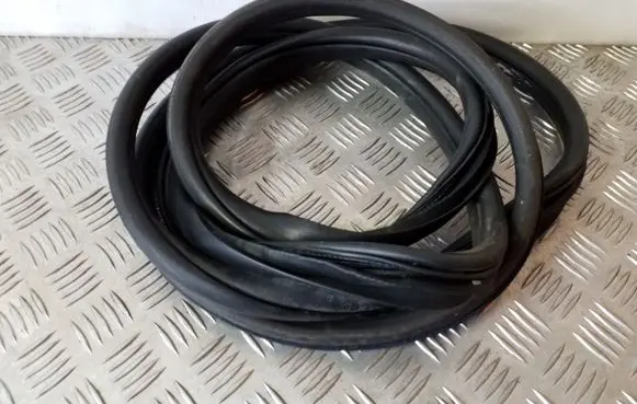 KIA Sorento Front door rubber seal