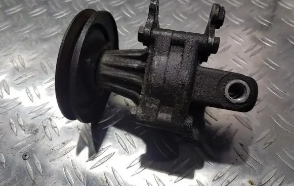 BMW 3 E36 Power steering pump 7681955231
