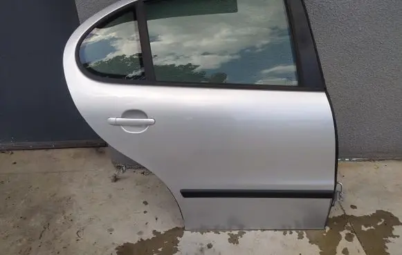 Seat Leon (1M) Rear door