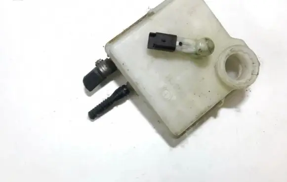 Brake fluid reservoir