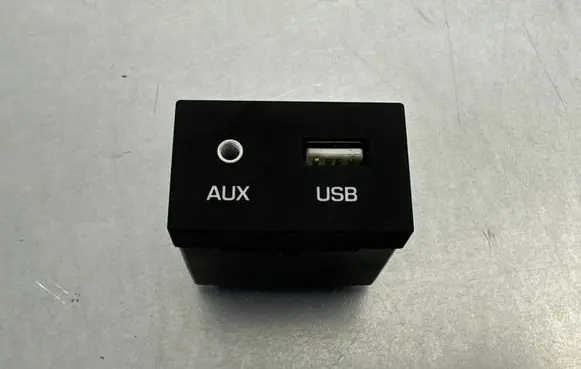 Hyundai i30 AUX in-socket connector 96120G2050 MF180070238