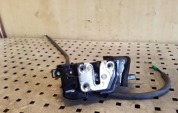 KIA Sportage Front door lock 813203U020