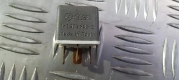 Volkswagen PASSAT B3 Other relay 141951253b 4ra003510-29