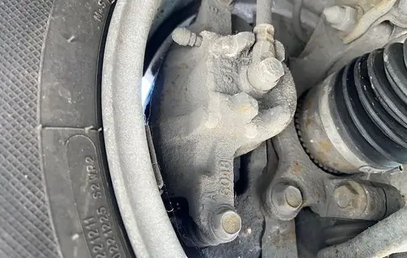 Mitsubishi Lancer Front brake caliper