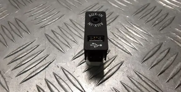 BMW X1 F48 F49 USB socket connector 9229246 84109229246