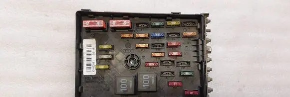 Volkswagen PASSAT B6 Fuse module 3C0937125