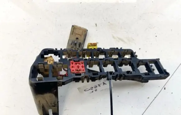 Volkswagen PASSAT B5 Fuse box set 8d1937545