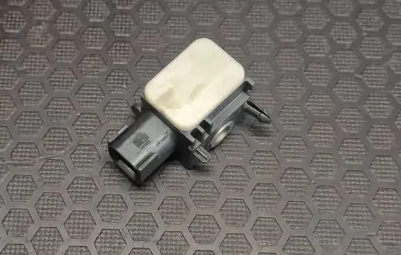 Hyundai Santa Fe Airbag deployment crash/impact sensor SA320080000