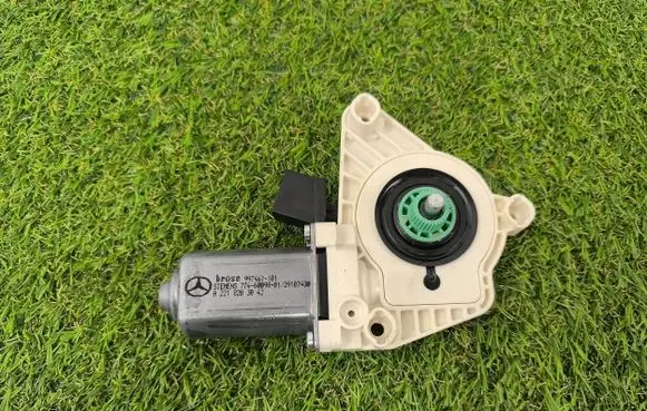 Mercedes-Benz S AMG W221 Rear door window regulator motor A2218203042 09107430 997461101
