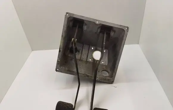 Mercedes-Benz G W460 Brake pedal 