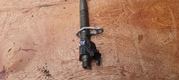 Volvo XC70 Fuel injector 31272690