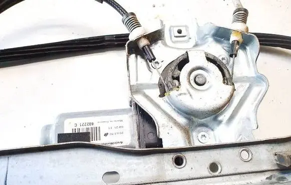 Citroen DS3 Front door window regulator motor 402221c