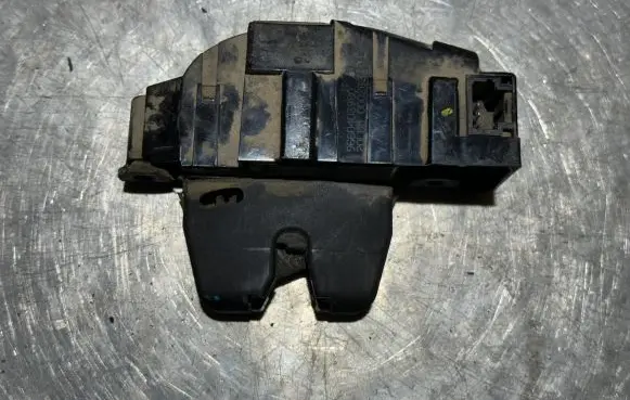Peugeot Partner Tailgate/trunk/boot lock/catch/latch 9660403980