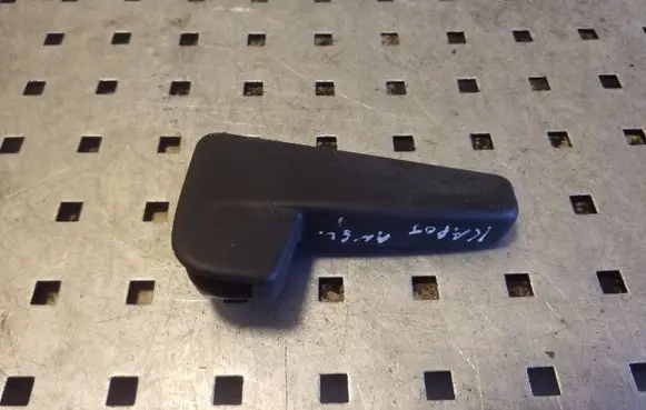 Volkswagen PASSAT B7 Engine bonnet (hood) release handle 3C2823533