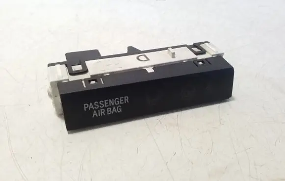 Toyota Prius (XW30) Passenger airbag on/off switch 8315047040