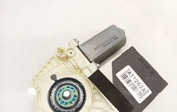 Volkswagen Jetta V Front door window regulator motor 1K5837402P