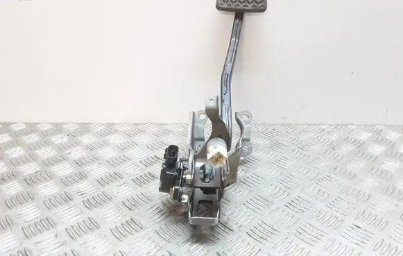 Toyota Prius (XW20) Brake pedal
