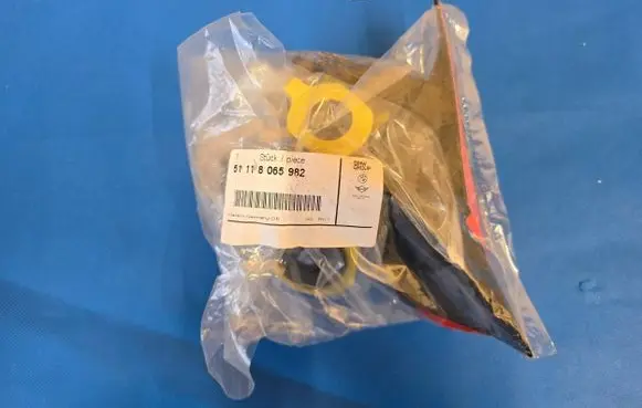 BMW 4 F32 F33 Front parking sensor holder (PDC) 8065982