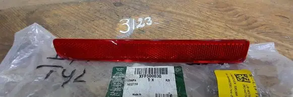 Land Rover Discovery 3 - LR3 Rear tail light reflector 056516181321