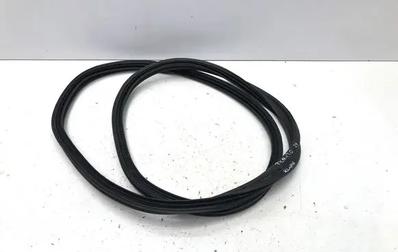Trunk rubber seal (body)