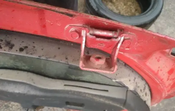 Alfa Romeo 147 Tailgate/trunk/boot hinge
