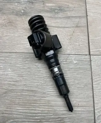 Skoda Octavia Mk2 (1Z) Fuel injector 036130073