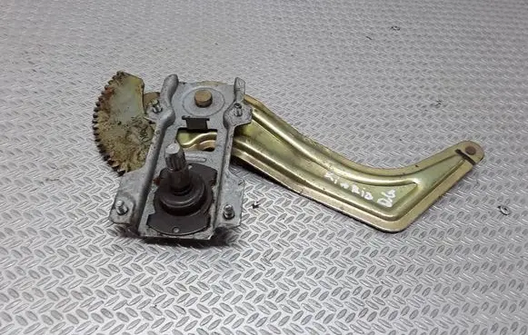 Rear door manual window regulator
