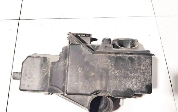 Citroen C4 I Intake resonator 9650677080