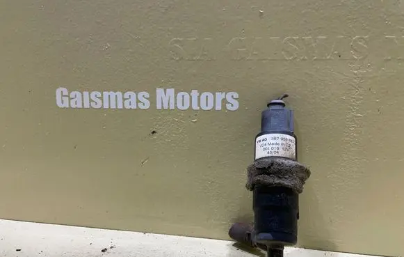 Audi A4 S4 B7 8E 8H Headlight washer pump 3b7955681
