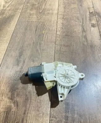 Mercedes-Benz C W204 Front door window regulator motor A2048200142 0711 971133100