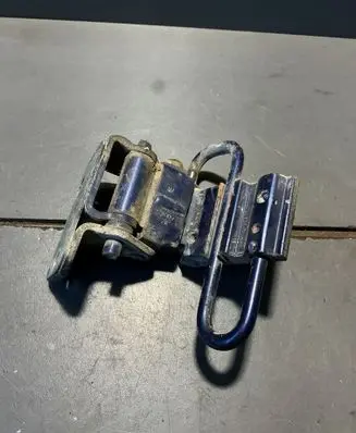 Volkswagen PASSAT B5.5 Rear door lower hinge 3B4833411C