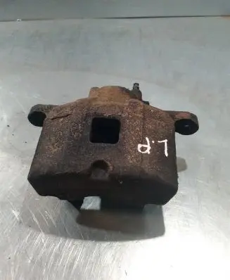 Mitsubishi Lancer VIII Front brake caliper
