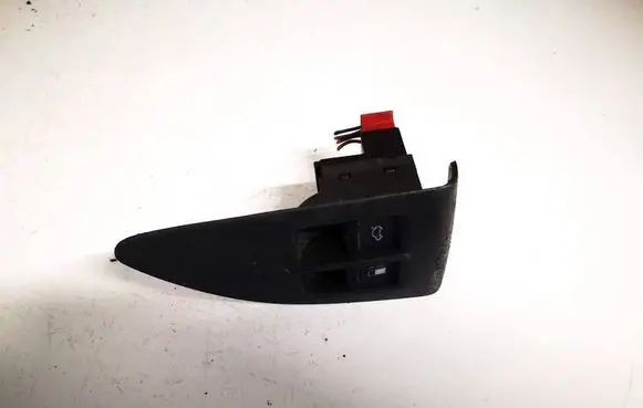 Volkswagen PASSAT B5.5 Fuel tank opening switch 1j0959833a