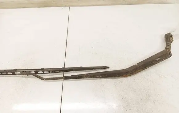 Nissan Serena Front wiper blade arm