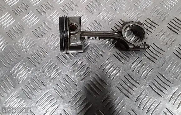 KIA Rio Piston with connecting rod G4LA